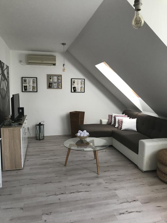Arany Apartman Szeged Buitenkant foto